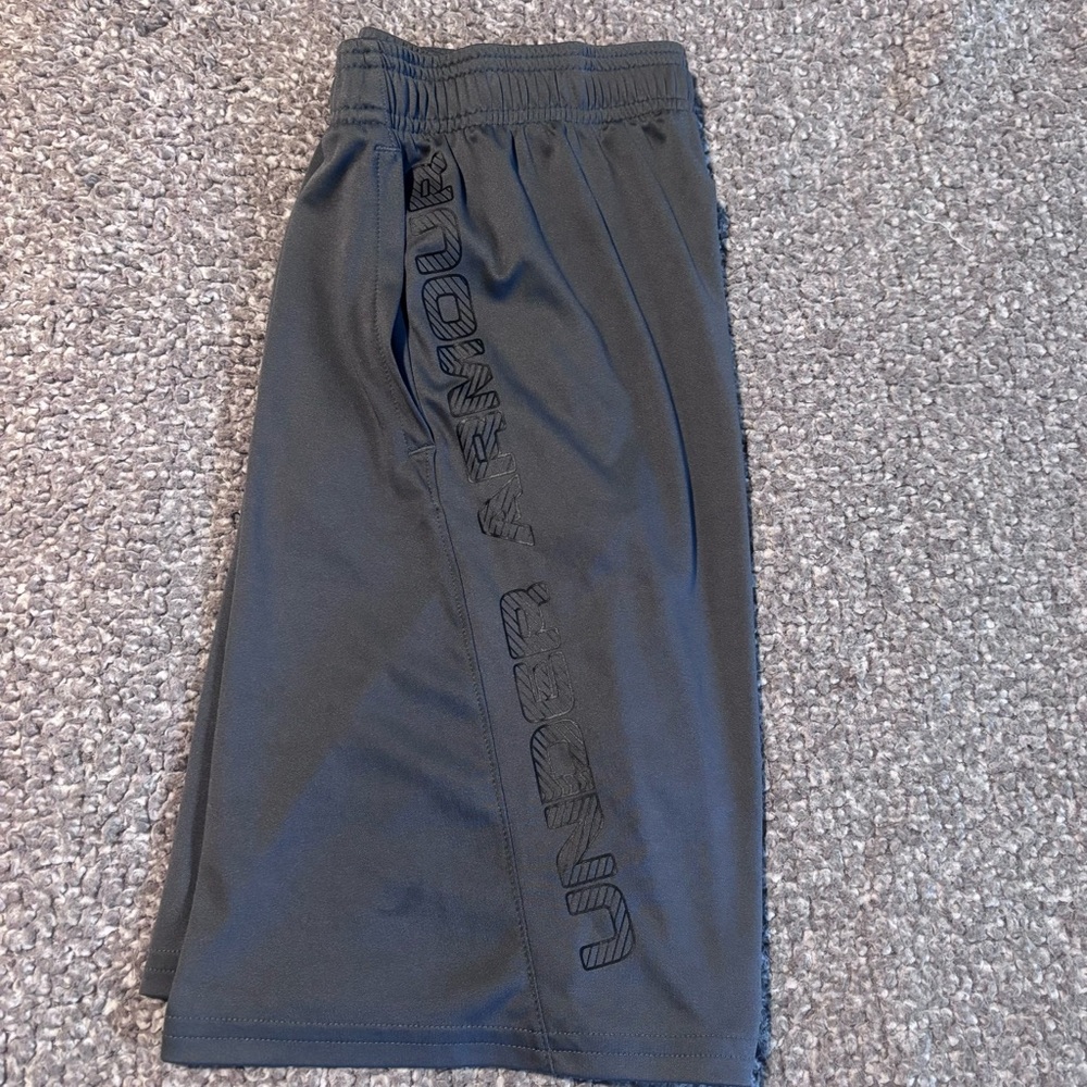 Youth Medium Under Armour Gray Shorts